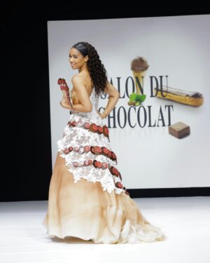 Aurélie Konaté Instagram - Merci @salonduchocolat de m’avoir invitée à défiler pour @mecenatcardiaque 
Merci à toutes les équipes qui participent bénévolement à ce bel événement.
@nathancaillard @denisjullemier @deslischocolat @chrisnael @lionelrouzaud @solener_mua 
📸 by @marwan_photographer 🍫