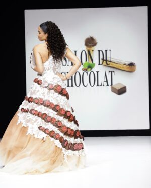 Aurélie Konaté Instagram - Merci @salonduchocolat de m’avoir invitée à défiler pour @mecenatcardiaque 
Merci à toutes les équipes qui participent bénévolement à ce bel événement.
@nathancaillard @denisjullemier @deslischocolat @chrisnael @lionelrouzaud @solener_mua 
📸 by @marwan_photographer 🍫