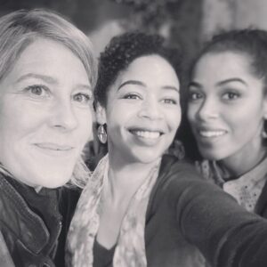 Aurélie Konaté Instagram - Plus Belle La Vie s’arrête. L’annonce a été faite.
Je voulais remercier la production et la chaîne de m’avoir offert le joli rôle de Carmen. J’ai vécu mille vies en quelques mois et c’était juste génial.
Merci à mes partenaires de folie, à toutes les équipes, technique, réalisateurs, HMC, nos coachs et répétiteurs, la régie et surtout merci @marisa_commandeur d’avoir insisté pour que je passe le casting.
Que de belles rencontres sur ce tournage.
Je pense fort à vous tous et j’espère à vite pour de nouvelles aventures.
Et merci à vous, téléspectateurs de nous avoir suivis tous les soirs. Merci merci merci ❤️
@pblvofficiel @newen_studios @clairedlr72 @prudenceleroy @leo_romain_ @jeromebertin #thomasseraphine @carolineriouoff @kjelbennett @sandrine_cohen_ @henon.eric #simonehrlacher @anthonydupray @davidbanoff