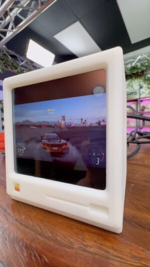 Austin Evans Instagram - This tiny display is SURPRISINGLY cool