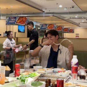 Austin Kang Instagram - 즉흥 여행과 최고의 공연 good times🤙🏼🤙🏼