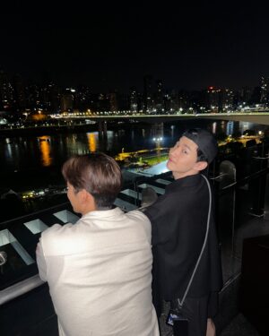 Austin Kang Instagram - 즉흥 여행과 최고의 공연 good times🤙🏼🤙🏼
