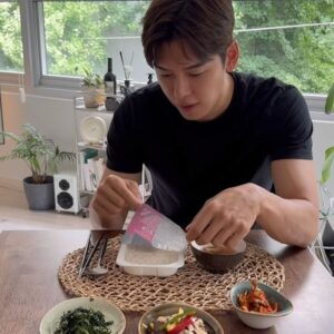 Austin Kang Instagram - 밥 소믈리에 블라인드 테스트 1위의 더미식 백미밥

더미식 백미밥 enjoy 🍚

#광고 #더미식 #더미식밥 #더미식즉석밥 #더미식백미밥 #백미밥 #즉석밥 #즉석밥추천 #밥스타그램