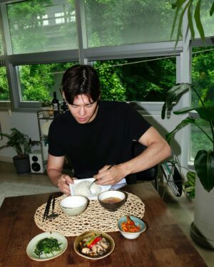 Austin Kang Instagram - 밥 소믈리에 블라인드 테스트 1위의 더미식 백미밥

더미식 백미밥 enjoy 🍚

#광고 #더미식 #더미식밥 #더미식즉석밥 #더미식백미밥 #백미밥 #즉석밥 #즉석밥추천 #밥스타그램