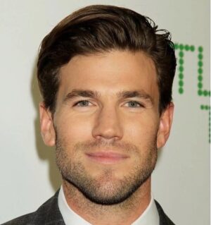 Austin Stowell Instagram - #NCISverse, meet Gibbs… again. 👋 #NCISOrigins #NCIS