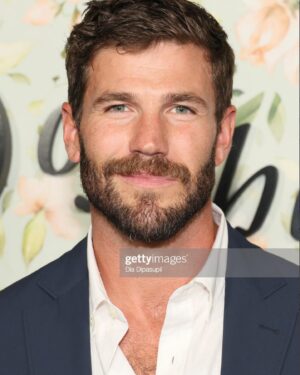 Austin Stowell Instagram - #tbt All episodes of A Friend Of The Family now streaming on @peacocktv 

It felt strange to try and celebrate what was the torture and subsequent trauma suffered by @janibroberg, her family and many others but if it will help those in need of impetus to achieve clarity, than I’ll be all the more proud to have portrayed Agent Peter Welsh.

Many thanks to @vineyardvines @jennifer.t.kowalski and @nicolesutliff for this clean look