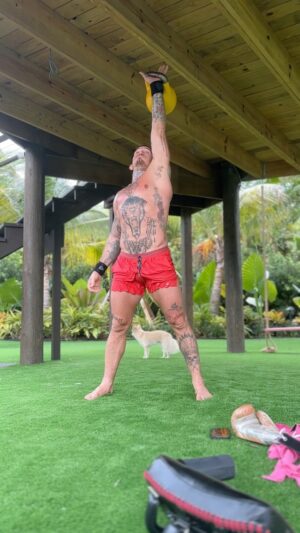Austin Vanderford Instagram - Flowing 🌊 finishing up the week with some KB work from @kettlebell_programming