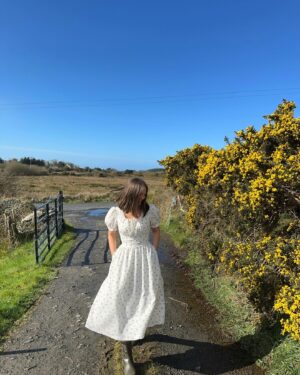 Autumn Rose Gruber Instagram - looking for investors to go in on a farm in ireland with me. serious inquiries only