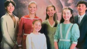 Ava Grace Cooper Instagram - #HopeValleyDays #hopevalleykids @wcth_tv @hallmarkchannel @schearthome #hearties
