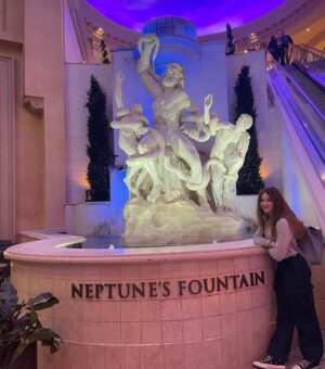 Ava Grace Cooper Instagram - VEGAS😍💗
#vegas #nevada #roadtrip #vacation