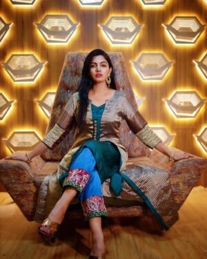 Avani Modi Instagram - A Royal affair 👑

Outfit: @mani__couture 
Curetted by @sainiproduction 
Captured by @_hb.photography__