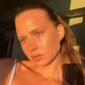 Avery Konrad Instagram - Meet cannon my life coach 🤍🧡💛
