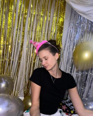 Avery Konrad Instagram - I couldn’t pick one so here is 100 photos from NYE/my bday 🥳🍾
