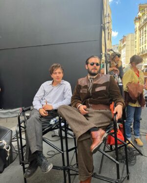 Axel Auriant Instagram - It’s a wrap 💣
« The New Look », bientôt sur @appletv
Mon premier tournage en anglais 

Merci à toutes les équipes d’avoir permis à Guillaume de prendre vie à l’écran 
(et dédicace à Monsieur Pilven qui désespérait à la vue de mon niveau d’anglais en terminale)
