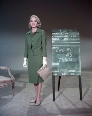 Axel Kuschevatzky Instagram - Feliz cumpleaños número 100 a la maravillosa Eve Marie Saint, protagonista de Intriga internacional (North by Northwest, 1959) de Alfred Hitchcock, Nido de ratas (On the Waterfront, 1954) de Kazan, y Exodo (Exodus, 1960) de Otto Preminger. Una actriz extraordinaria y una figura cinematográfica cautivante.