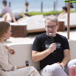 Axel Kuschevatzky Instagram - Gracias al @festivaldeibiza por la aventura y la generosidad de estos días --- y ni que hablar de los nuevos amigos y el shock de recibir un premio Astarté a la trayectoria y encima de la mano de @leosbaraglia. Todo gracias a @helher.escribano y su inagotable energía. 
Grandes días junto a belindawashingtonb y Daniela @mariaisasioficial, la genial @nerea_garmendia (libro a la vista), la power couple @santivacanarvaja y @guitrocello, stand up queen @evasoriano_, @_lapalmer_, @carpantis, @laraolivares__ , @jon_plazaola, @martaasturias @__sofiaadiazz @giucaussi, @nataliablueseven @eleolmos, @jaumeripollv, @guiomar.caiado, @ruth.tquintas @meriidiano y @mariavalero
Y gracias también a @ibizastones y @adlibmodaibiza por acompañarme en un momento tan único.

@consell_eivissa @eivissacultural @ajeiviss @ajuntamentdesantantoni @santaeulariadesriu  @ibizabay

#ibicine7 #ib #cine #ibicine #premiosastarte2024 #ibiza #cultura