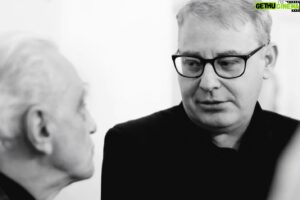 Axel Kuschevatzky Instagram - ¿Qué si alguna vez imaginé trabajar en un proyecto donde estuviese Martin Scorsese? Ni en mis más remotos sueños. Todavía me pellizco. Gracias Celi por haberlo hecho posible gracias a una película tan hermosa e inteligente como EL AROMA DEL PASTO RECIÉN CORTADO. Y gracias a todxs los que la llevaron adelante y la convirtiero en realidad.

EL AROMA DEL PASTO RECIÉNCORTADO, protagonizada por Joaquin Furriel y Marina de Tavira dirigida por Celina Murga y presentada por Martin Scorsese.

PD: el cine argentino es maravilloso.

#cine #cineargentino #cinenacional #joaquinfurriel #marinadetavira #celinamurga #tribeca #elaromadelpastoreciéncortado #thefreshlycutgrass #martinscorsese

@celina_murga @tribeca @joacofurriel @mardetavira @emanuelparga @vero.gerex @rominapeluffo_ @martinscorsese_ @tresmilmundoscine @mostracineok @infinityhill @dopaminemx @juanvillegas018 @cindyteperman @mondefi @fidelanavarro_oficial @benjaminsalinassada @tomaseloymunoz @bistagnino @phinglynn @infinityhill @nadadorcine @Weydemannbros @nadadorcine @thefableagency @ml_berch @marianapvolpi @gandhiequipos @mery.fara @lauraloha86 @fsarduy @federicaldoni @floresrosemblit @galarralde @ddeglise @julietawagner @paoladelgadoarte @alejandralopezfotografa