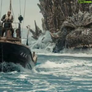 Axel Kuschevatzky Instagram - GODZILLA MINUS ONE es una de las mejores películas del año y un gran kaiju eiga de los que no vemos hace décadas. El film es esencialmente una reflexión sobre la reconstrucción de Japón en la postguerra, un largometraje donde lo más relevante son los humanos y no la destrucción que genera el monstruo. Y cada vez que vuelve a sonar las inmortales melodías de Akira Ifukibe se te pone la piel de gallina.

#gojira #godzilla #toho #godzillaminusone #kaiju #kaijueiga