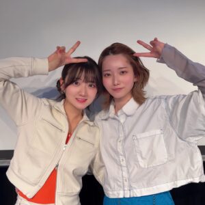 Aya Yamane Instagram - 『山根綺のゆるっと綺譚』公開生放送2024 ありがとうございました！
やや綺譚久しぶりのイベント！とっても楽しかったです🥰

みんなが可愛いうちわやボードを作って持って来てくれたり、
感想をSNSに上げてくれたり、
やや担さん同士で仲良くなってくれているのを見て、
すごく嬉しい気持ちになっている今日この頃。

昨年7月から毎月何かのライブに出させていただいていて、
それをようやく走り切ったのですが、
始まる前や終わった後はどんなことをお話ししているのかなぁとか、新しいお洋服を買って着てくれたり、
遠方の方は飛行機や新幹線に乗って来てくれたんだろうなぁとか、
海外の方も増えたなぁとか、たくさんのことを感じた日々でした。

何回も心が折れそうになったけど、
なんとか無事に走り切ることができました。
本当に、応援してくれるやや担さんのおかげです！！
こうしてライブやイベントや舞台を観に来てくれるみんなの気持ちがとっても嬉しいな🌷これからも末長くよろしくお願いします！✨

そして今日はゲストに天海由梨奈ちゃん、和久井優ちゃん、土屋李央ちゃんの3名に来ていただきました🌸
大好きなマイメン！！とっても楽しかったぜ〜！！🫶🏻

配信アーカイブも是非ご覧くださいね︎♡
ではでは！また会いましょう〜！！🥰🥰

#やや綺譚 #公開生放送 #イベント #渋谷 #loft9shibuya