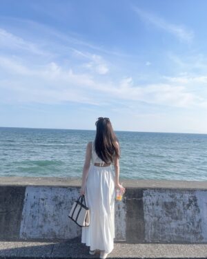 Ayaka Hidaritomo Instagram - ・
湘南に行った時の🌊　
ここのガーリックシュリンプ食べたくて…🥡🦐　
　
　
　
　

韓国のラミチェ皮膚科で肌治療をしてから1ヶ月くらい経って、毎日肌の治安がめっちゃいい✨　
特に顎下のインモードの効果があって、すっきりもたつきもなくなって嬉しい〜
また絶対行こうと思います☀️
@lamicheskin 

　　

#ラミチェ皮膚科 #クラブミズラミチェ　#韓国美容　#韓国美容クリニック　#肌管理　#pr