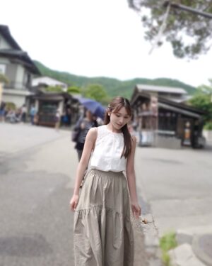 Ayaka Hidaritomo Instagram - ・
今日は父の日ということもあって
数日前から山梨帰省しました👨🏻🎁

お家でBBQしたり愛犬連れて観光地に行ったり
温泉にいったりまったりな休日🐕👒　　

写真の場所は山梨の忍野八海🌻
話題の観光スポットみたい🍡
池の水も透けてて綺麗だった~

山梨に来た時は是非~♩

#忍野八海　#山梨観光　#yamanashi #忍野八海グルメ
