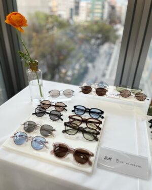 Ayaka Hidaritomo Instagram - ・
Zoffの展示会のときの🤍👓
@zoff_eyewear

カラー豊富でデザインもいろんな種類があって
自分に似合うのを探すの楽しすぎた✨　

ブラウン系のものをずっと欲しいな~と思ってて、写真のユナイテッドアローズとのコラボのメガネがほんとに可愛すぎて注文しちゃいました🌸　

　
#pr#眼鏡女子 #メガネコーデ #メガネ #カラーレンズ #アイウェア #ボストン #カスタムサングラス#EYELOVESG  #Zoff #サングラス