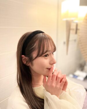 Ayaka Hidaritomo Instagram - ・

最近のしふく🐏

ハイウエストジャンスカに
グリーンのトップスでふんわりしたコーデ🍈
一足早く春コーデみたいになった🌸

袖のレースフリルがアクセントになってて
可愛くて購入しました~

カチューシャすると幼くなる？👩🏻

　
　

#apuweiserriche #ワンピース　#冬コーデ #春コーデ　
#低身長コーデ