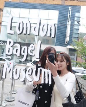 Ayaka Hidaritomo Instagram - 🇰🇷✨　

韓国の思い出いろいろ☀️ 

道端にあるカフェで毎回フルーツジュース頼んでた🤣🥤

写真載せてないけどとにかくご飯も美味しくって　
また食べに行きたいな🍚　

#韓国旅行　#韓国カフェ