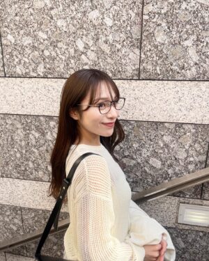 Ayaka Hidaritomo Instagram - ♡
 
暖かくなったから春用に
UNIQLOで購入したニット着れた🤍　

春コーデに合うメガネも探してて
やっと好みのアイテムをゲットできました🌸🥸　
　

tops @uniqlo_jp 
pants @hm 
shoes @hm 
glasses　@jins_japan 

　

#春コーデ　#uniqlo #ユニクロ購入品　#春ニット　#フレアパンツ