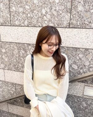 Ayaka Hidaritomo Instagram - ♡
 
暖かくなったから春用に
UNIQLOで購入したニット着れた🤍　

春コーデに合うメガネも探してて
やっと好みのアイテムをゲットできました🌸🥸　
　

tops @uniqlo_jp 
pants @hm 
shoes @hm 
glasses　@jins_japan 

　

#春コーデ　#uniqlo #ユニクロ購入品　#春ニット　#フレアパンツ