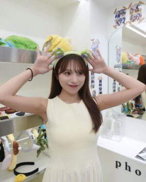 Ayaka Hidaritomo Instagram - 📸🇰🇷♡ 

 

韓国のプリクラの鏡ではしゃいだときの🤣　
今見返すとすごく楽しそう、、！笑
カチューシャとかぬいぐるみのキャラが可愛かった🦖
