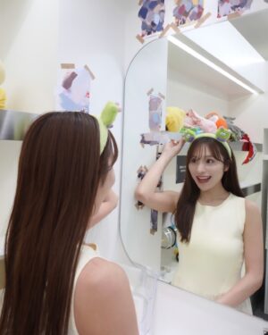 Ayaka Hidaritomo Instagram - 📸🇰🇷♡ 

 

韓国のプリクラの鏡ではしゃいだときの🤣　
今見返すとすごく楽しそう、、！笑
カチューシャとかぬいぐるみのキャラが可愛かった🦖