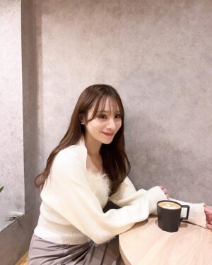 Ayaka Hidaritomo Instagram - 🦢🤍
　

カーディガンのセットアップ✨
もふもふが可愛い~