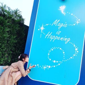 Ayaka Morikawa Instagram - ディズニーランドの壁が扉の絵になってたよー♡
可愛い(*´艸`)
全部のトビラで写真撮って遊んだー！！
#ディズニー #ディズニーランド #disneyland #disney #イースターディズニー #dヲタさんと繋がりたい #dヲタ