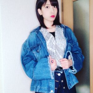Ayaka Morikawa Instagram - お昼頃は暖かかったけど、今の時間はやっぱり寒いね😭
#今日のコーデ #ジージャン #gジャン #おしゃれさんと繋がりたい #春服