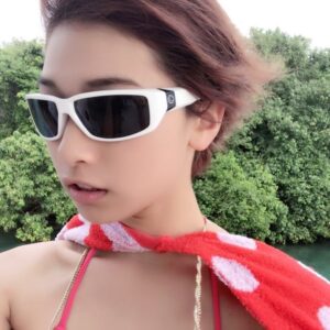 Ayaka Morikawa Instagram - グアム旅行してきたよー！！
初めてのボートダイビング。
船のキャプテンがサングラス貸してくれて、グアムに住んでそうって言ってくれました！！
嬉しい😃テンジクザメもアオウミガメも見れてHappyΣ(｡>艸<｡)
#ダイビング #guam