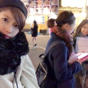 Ayaka Morikawa Instagram - だって世界がハチャメチャなんだもん。と秋葉原にきてますよ。
あいにきてー！