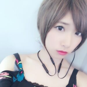 Ayaka Morikawa Instagram - ショート！！
ウィッグじゃないよ( ु ›ω‹ ) ु♡
似合うかな(´・ω・｀)？
ストーリーに髪切ってる動画載せるから見てね！！