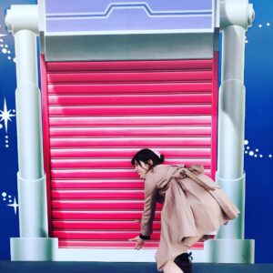 Ayaka Morikawa Instagram - ディズニーランドの壁が扉の絵になってたよー♡
可愛い(*´艸`)
全部のトビラで写真撮って遊んだー！！
#ディズニー #ディズニーランド #disneyland #disney #イースターディズニー #dヲタさんと繋がりたい #dヲタ