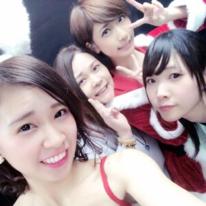 Ayaka Morikawa Instagram - 🔔🎅Merry X'mas🎄🌟
森川三姉妹と母です。
今年もクリスマスパーティーするぞおお。