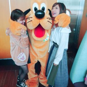 Ayaka Morikawa Instagram - なっつんとデートしてきたよ❤
2人も3月生まれだから一緒にお祝いしてもらえて幸せが溢れ出た。
ミッキーミニープルートと写真とれたんだー！！ミッキー愛をたくさん伝えた！！
#ディズニーシー #Disney #ホライズンベイレストラン