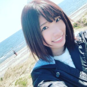 Ayaka Morikawa Instagram - この時期の海は貸切だね！！
撮影楽しかった！！
ヒールが砂に埋まって石がめちゃ入ってきて痛かった思い出！！ʬʬʬ
｢教科書にないッ！5&6 FINAL｣
主演映画です！
皆様完成までお楽しみに！！1〜4を見て待っててね♡
https://greenfunding.jp/lab/projects/2727/activities/7590