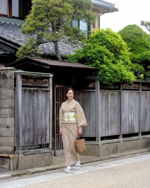 Ayako Kawahara Instagram - 桑名宿
#kuwana #edo #kimono #七里の渡し #桑名市 #散歩 #着物 #日常着物 #着物旅