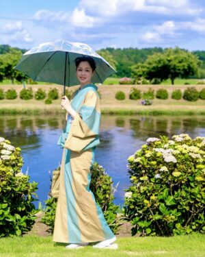 Ayako Kawahara Instagram - 紫陽花を観に行きました
#hortensia #chiba #frenchbulldog #多古町 #あじさい #フレンチブルドッグ #着物 #日常着物