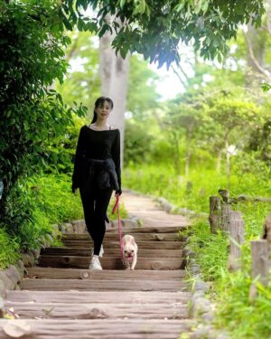 Ayako Kawahara Instagram - 紅花栄
#tokyo #frenchbulldog #flawer #kimono #美容 #着物 #フレブル