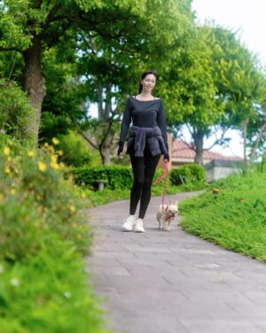 Ayako Kawahara Instagram - 紅花栄
#tokyo #frenchbulldog #flawer #kimono #美容 #着物 #フレブル