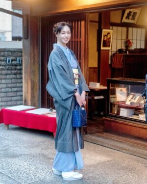 Ayako Kawahara Instagram - 千駄木へ
#sendagi #nezu #yanaka #tokyo #spring #sweetfish #根津 #谷中
