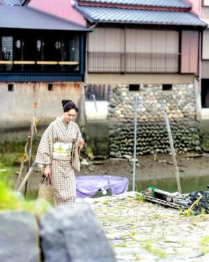 Ayako Kawahara Instagram - 桑名宿
#kuwana #edo #kimono #七里の渡し #桑名市 #散歩 #着物 #日常着物 #着物旅