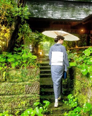 Ayako Kawahara Instagram - 霧島温泉郷妙見温泉
#kagoshima #kirishima #kimono #onsen #妙見石原荘 #鹿児島