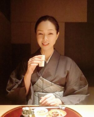 Ayako Kawahara Instagram - 清明
#kimono #春 #着物 #zaobagcollection